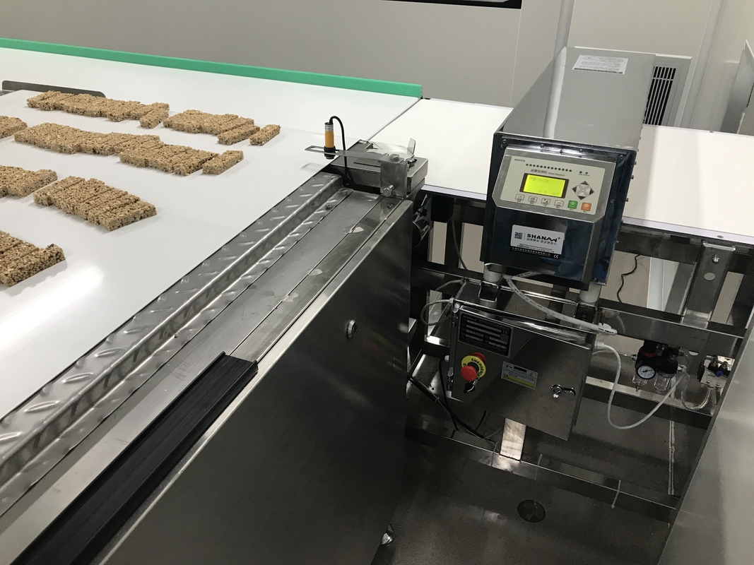 Touch Screen Conveyor Metal Detector In Food Processing Industries , 4012 Tunnel Size