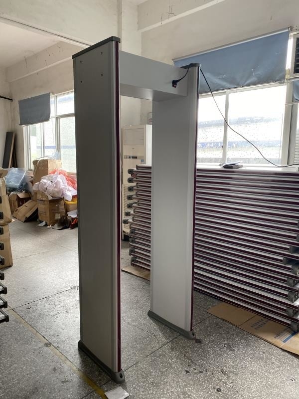 60Hz Pass Through Metal Detector Accuracy 0.1℃ Human Body Temperature Measurement